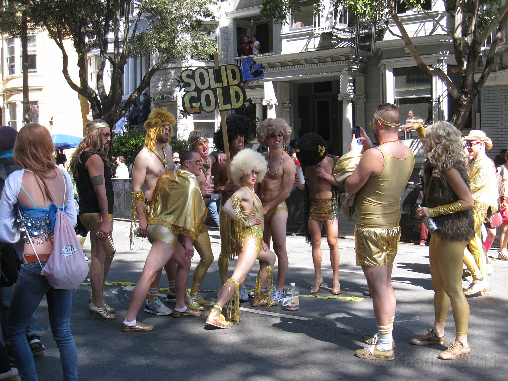 2011 Bay to Breakers Sunday 0795.JPG - I was able to participate in the 2011, 100th anniversary of the San Francisco Bay to Breakers 12K race. A great weekend for sight seeing and racing.